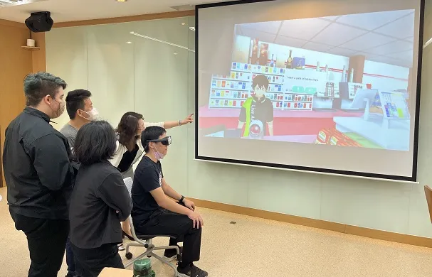 元宇宙議題蓬勃發展，在AI與VR技術運用下，將課程融合元宇宙教研實踐場域使用，讓科技與觀光餐旅碰撞，培育相關領域多才菁英。